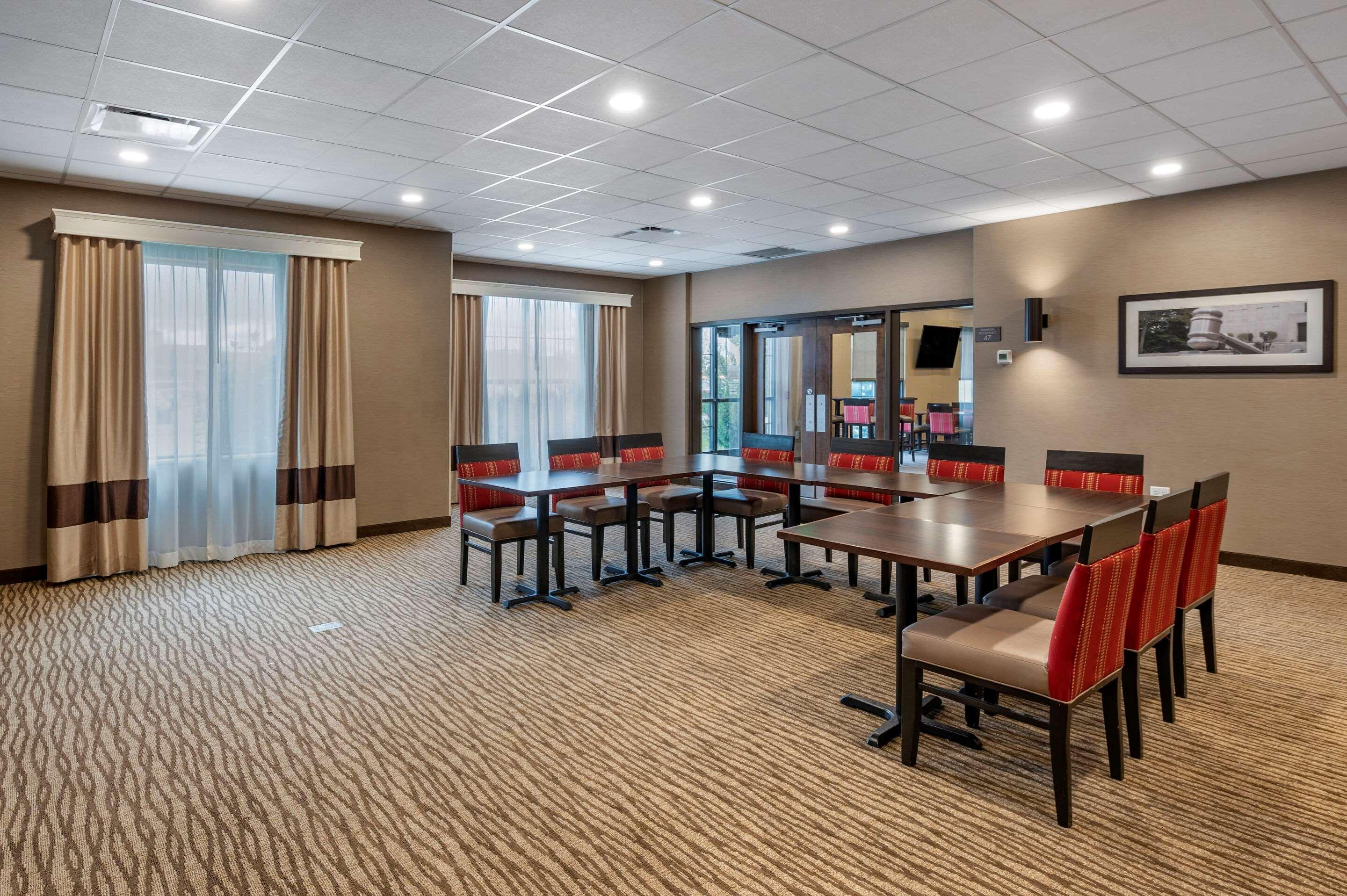 Comfort Suites Columbus Airport Exterior foto